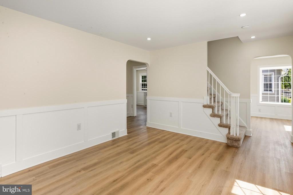 919 BELMONT AVENUE