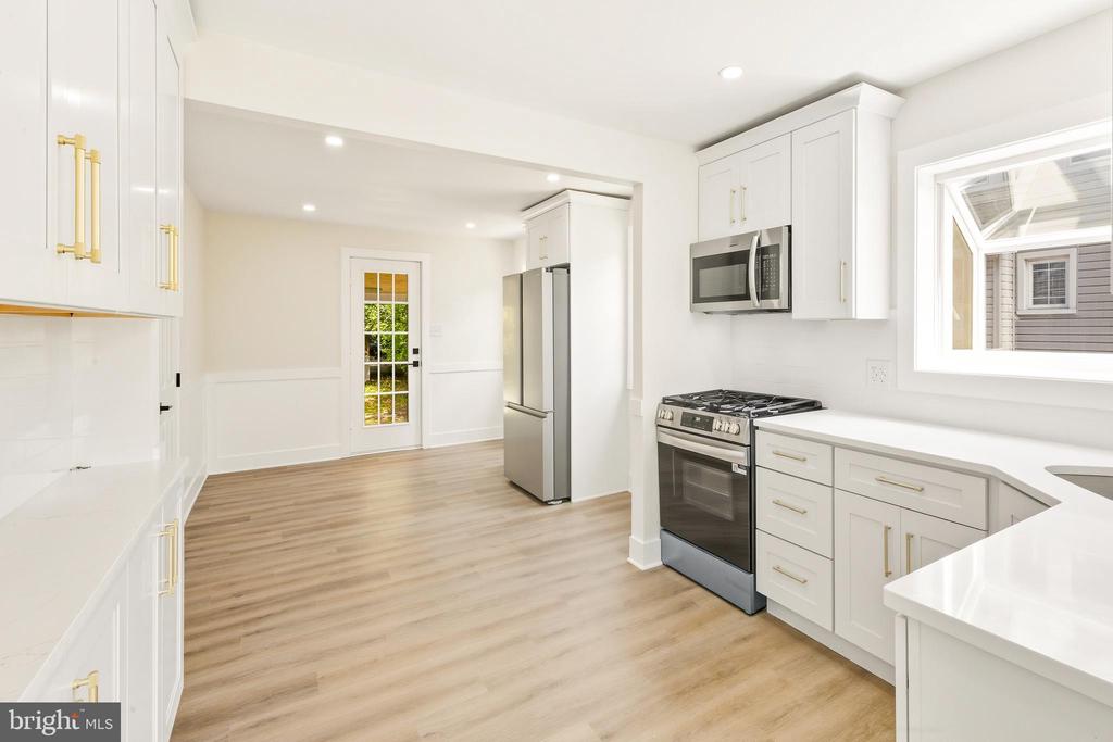 919 BELMONT AVENUE