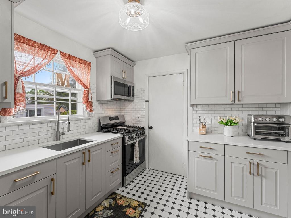 39 NEWELL AVENUE
