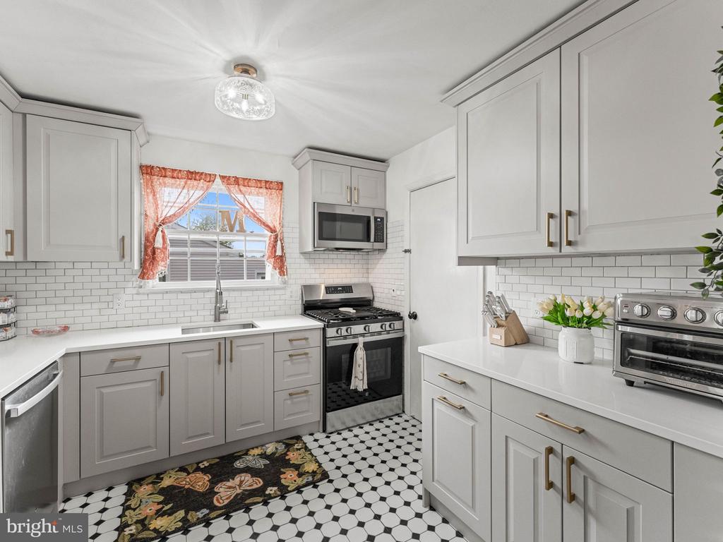 39 NEWELL AVENUE