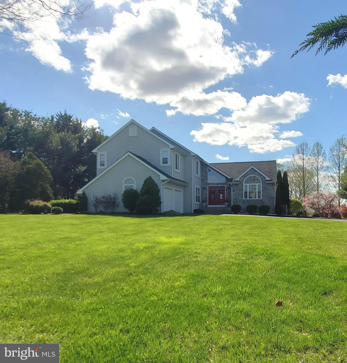 2 Helen Lois Ct