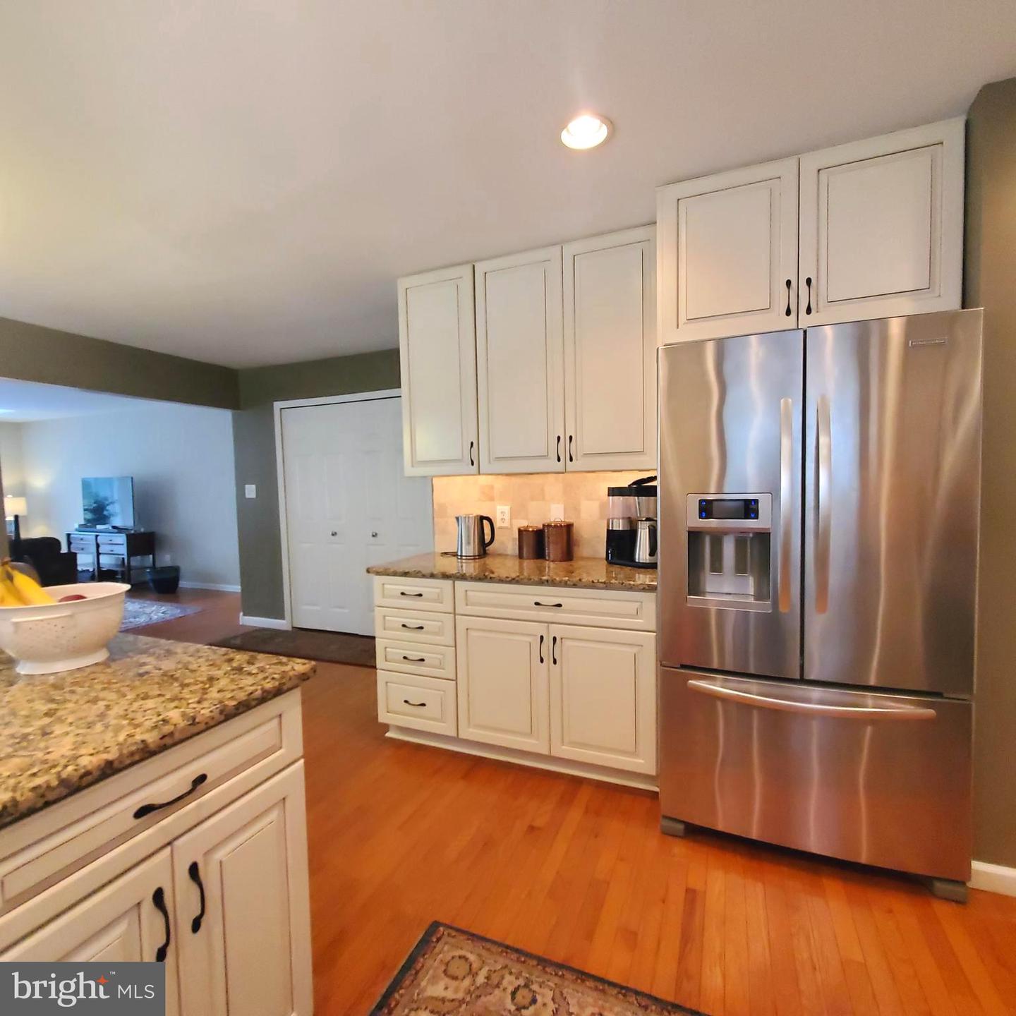 2 Helen Lois Ct