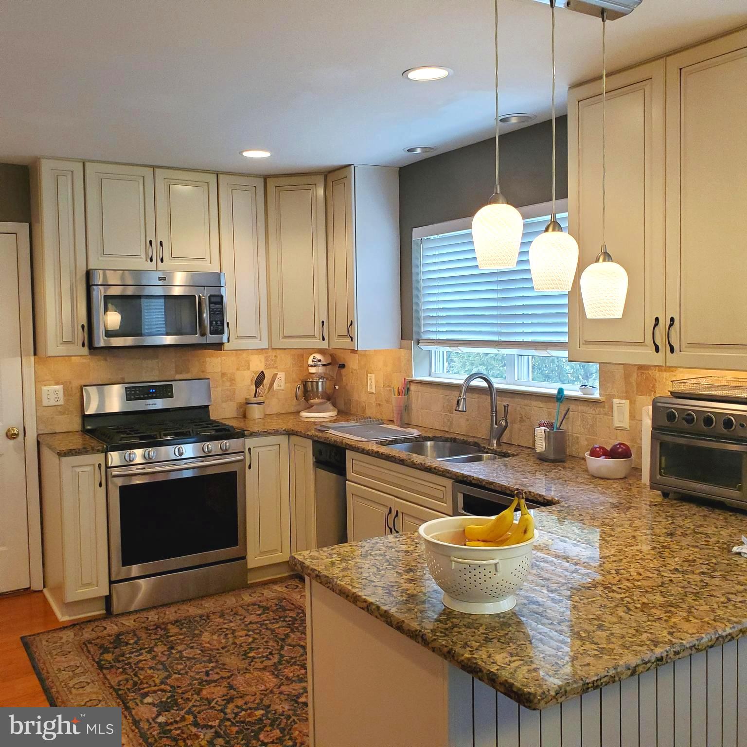 2 Helen Lois Ct
