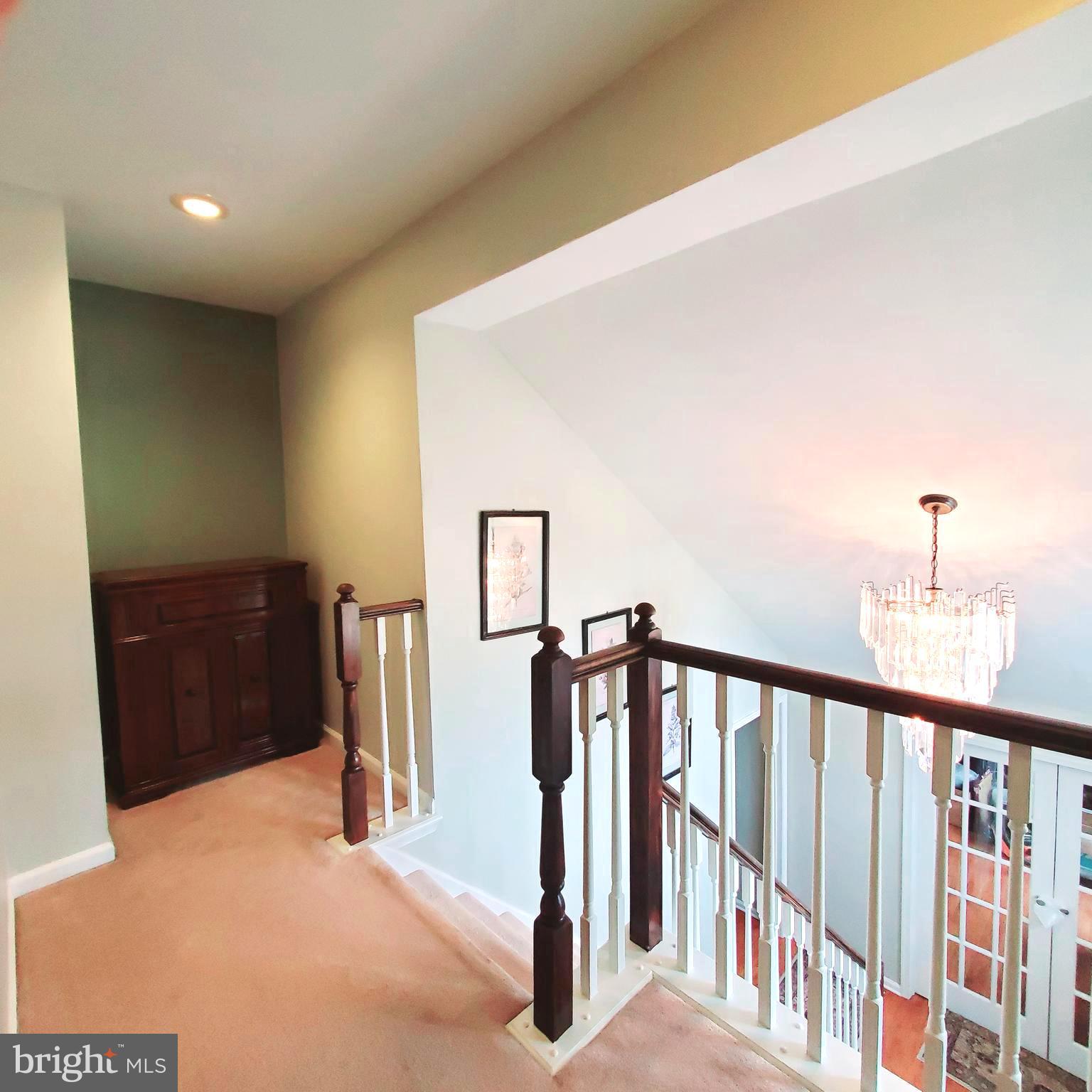 2 Helen Lois Ct