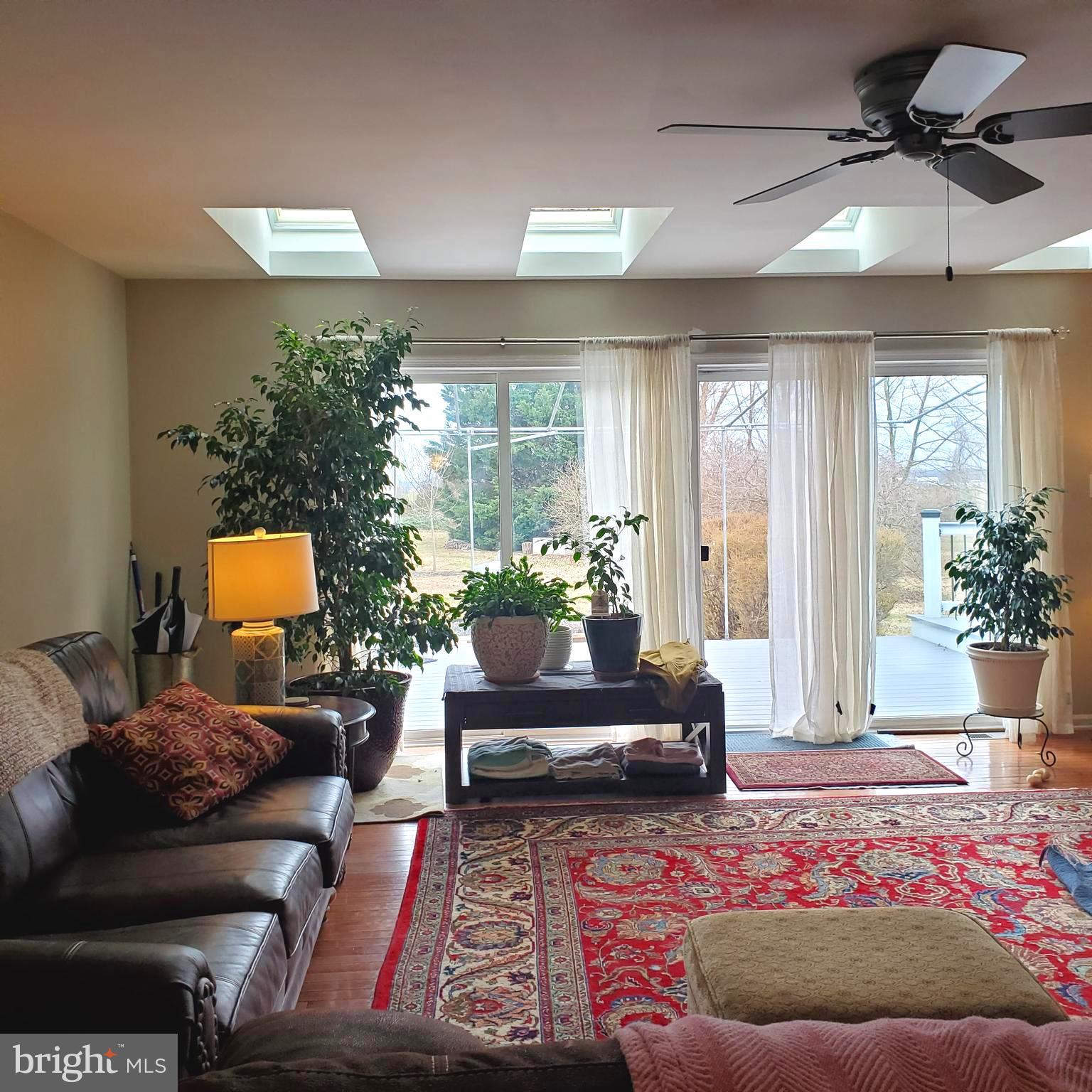 2 Helen Lois Ct
