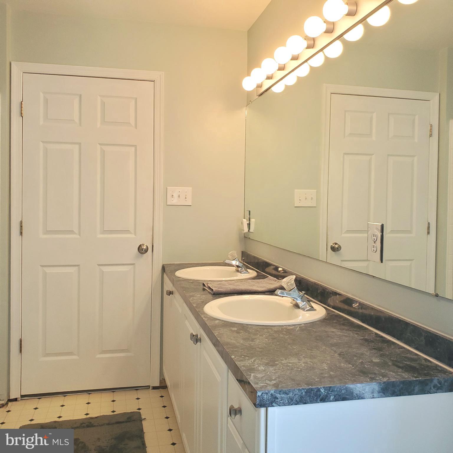 2 Helen Lois Ct