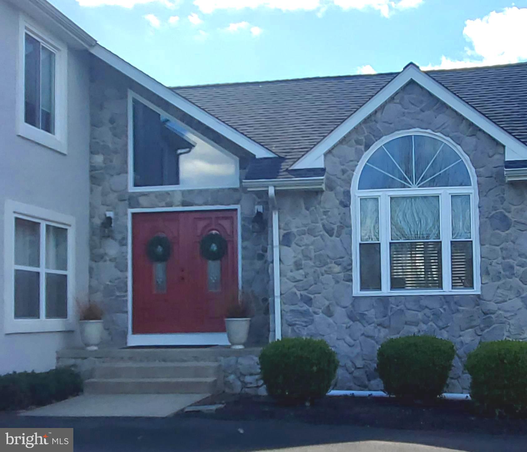 2 Helen Lois Ct