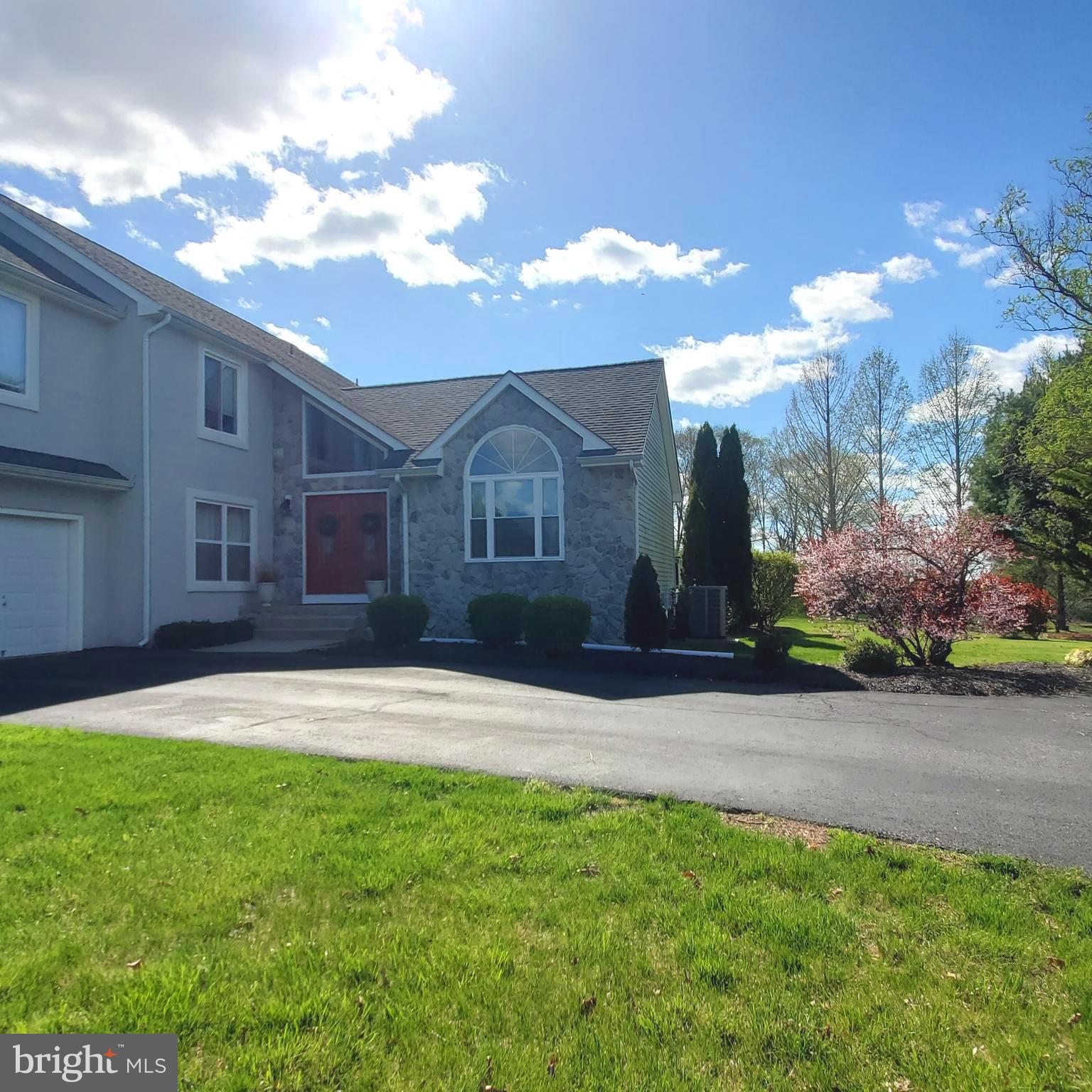 2 Helen Lois Ct