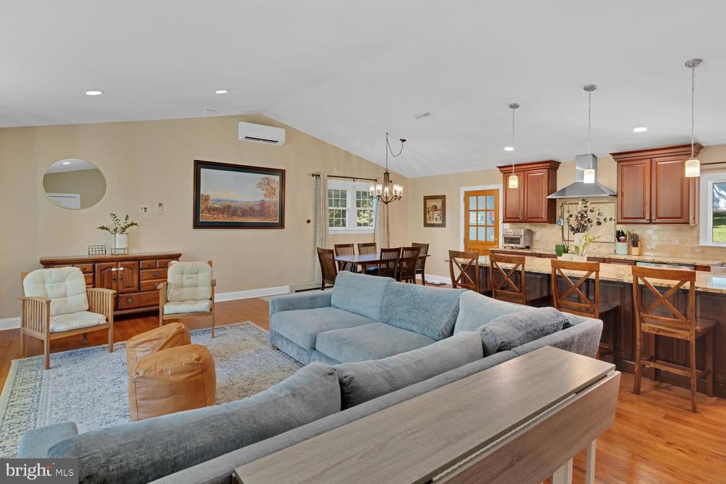 2319 Lakeview Dr