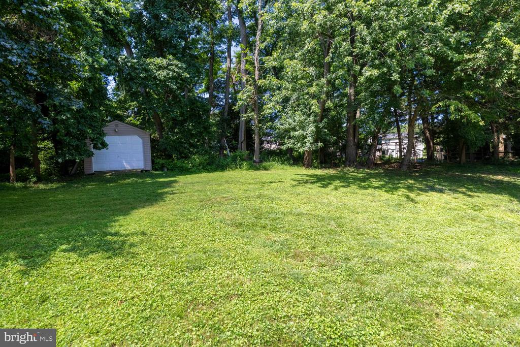 2319 Lakeview Dr