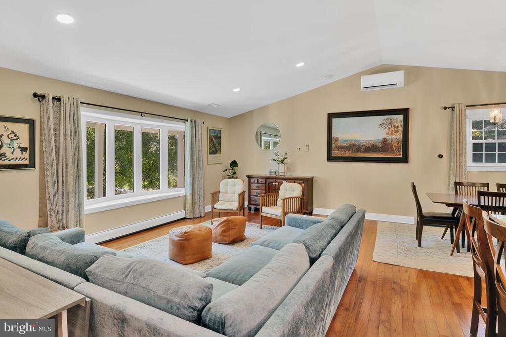 2319 Lakeview Dr