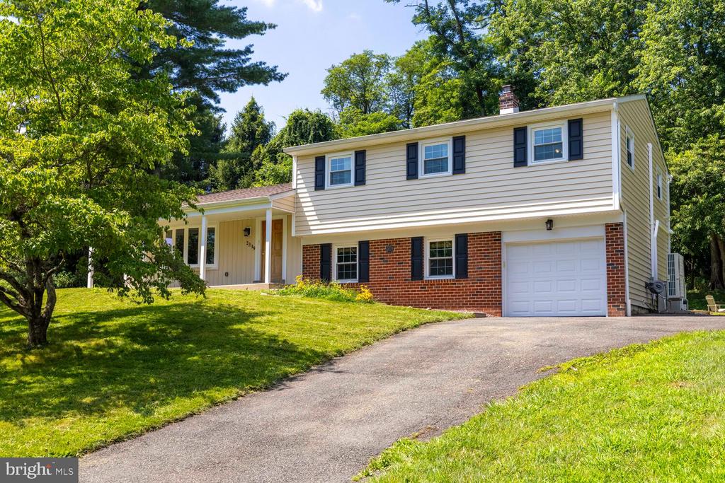 2319 Lakeview Dr