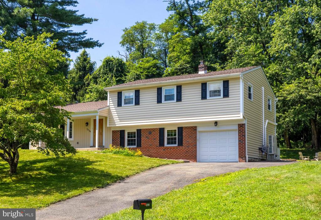 2319 Lakeview Dr