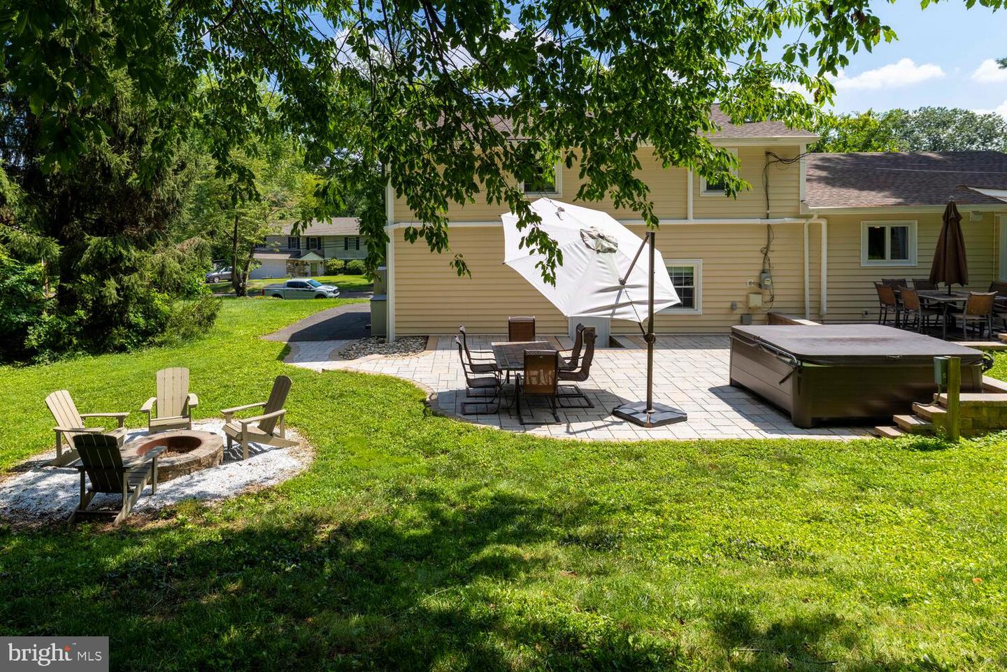 2319 Lakeview Dr