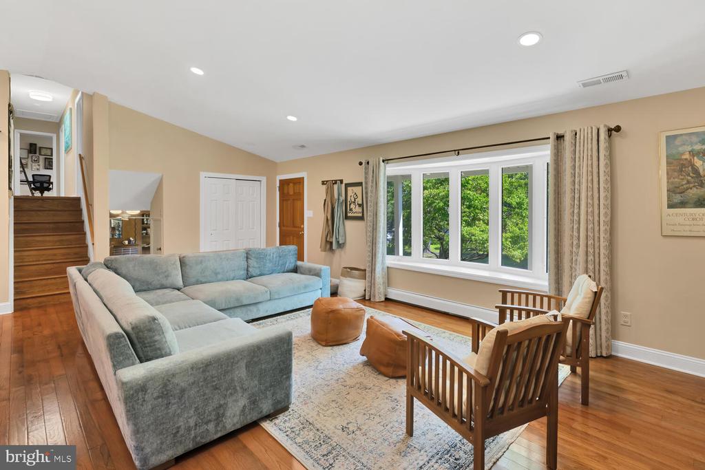 2319 Lakeview Dr