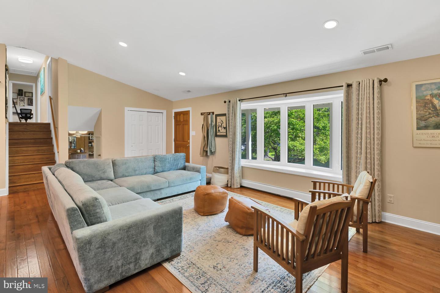 2319 Lakeview Dr