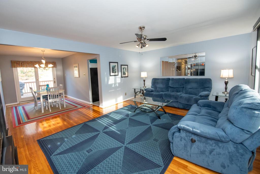 376 NEWTOWN ROAD