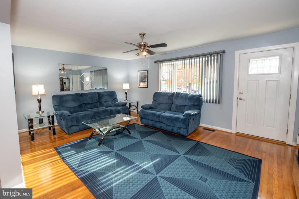 376 NEWTOWN ROAD