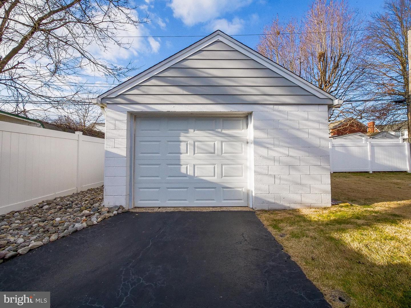 438 Barker Rd