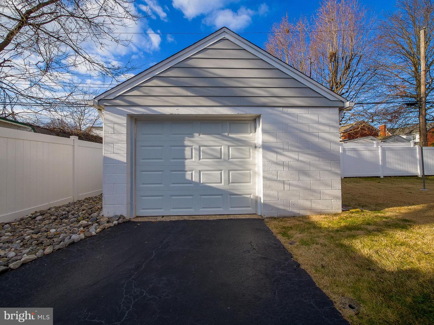 438 Barker Rd