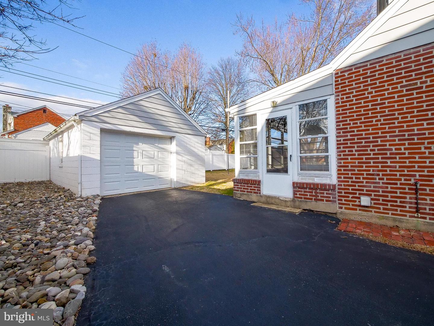 438 Barker Rd