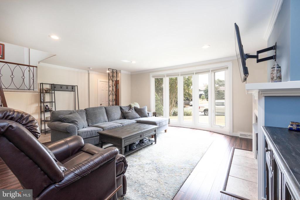 2415 Devon Ln