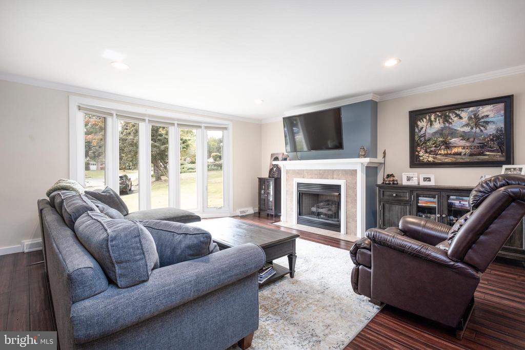 2415 Devon Ln