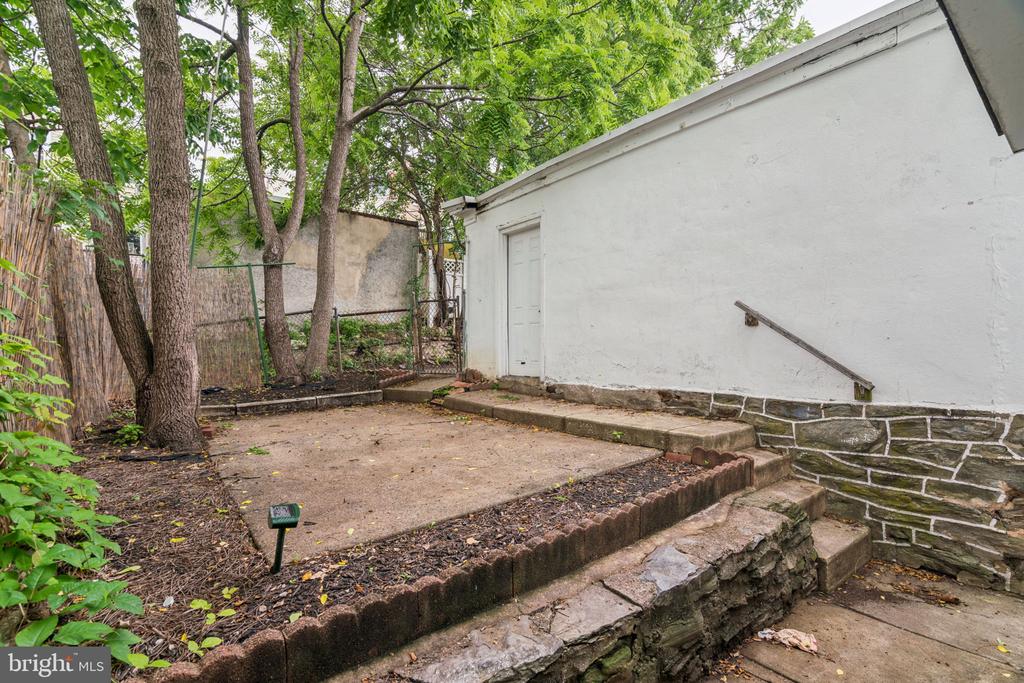 3827 MARSHALL RD.