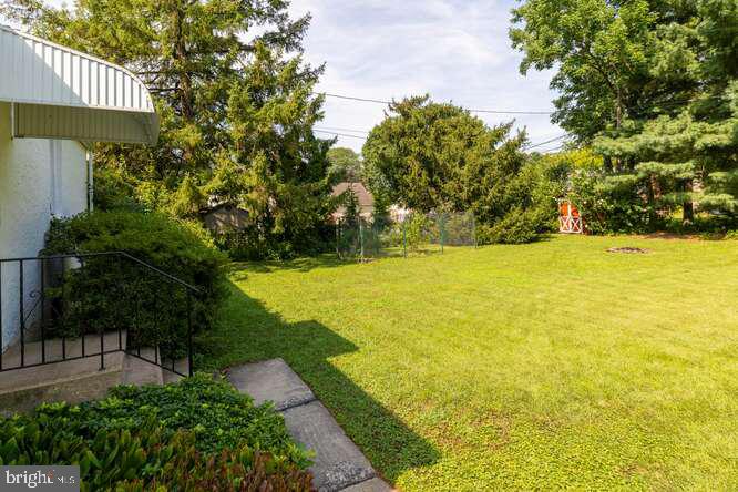 1203 Villanova Ave