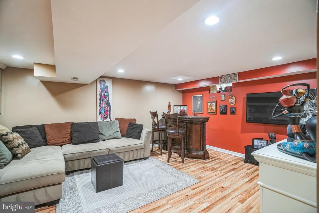 1850 PLYMOUTH DRIVE