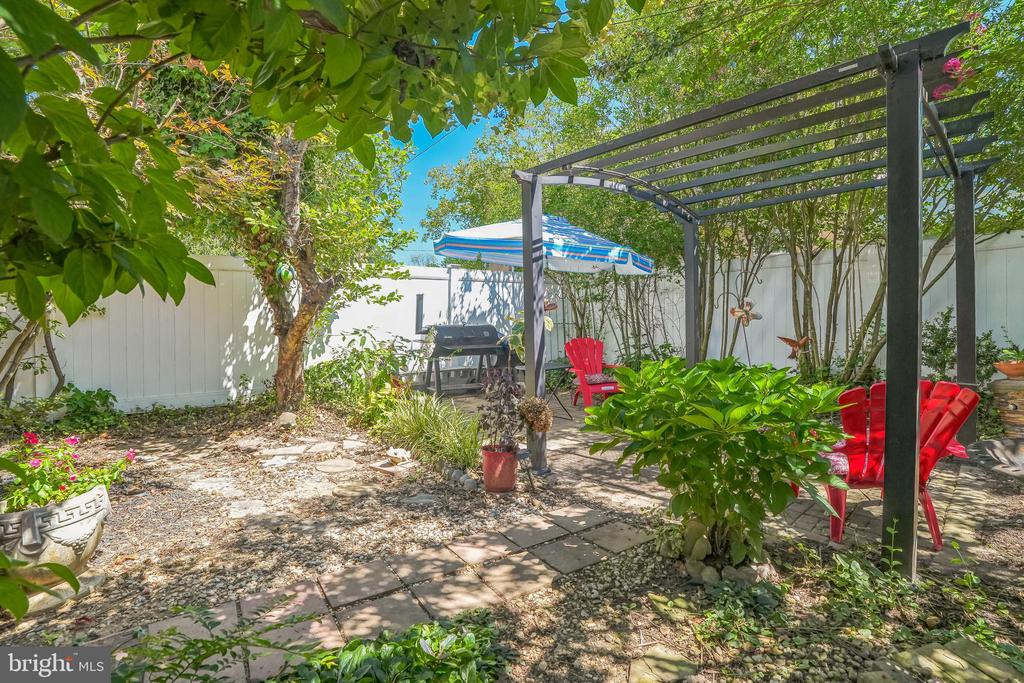 1850 PLYMOUTH DRIVE