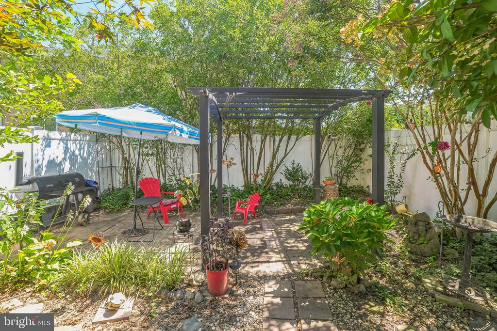 1850 PLYMOUTH DRIVE