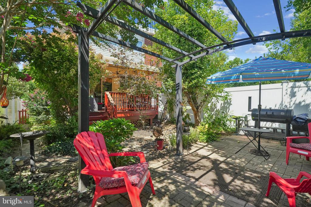 1850 PLYMOUTH DRIVE
