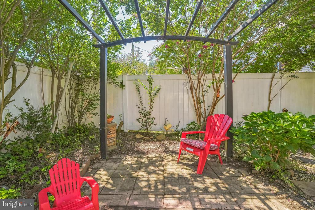 1850 PLYMOUTH DRIVE