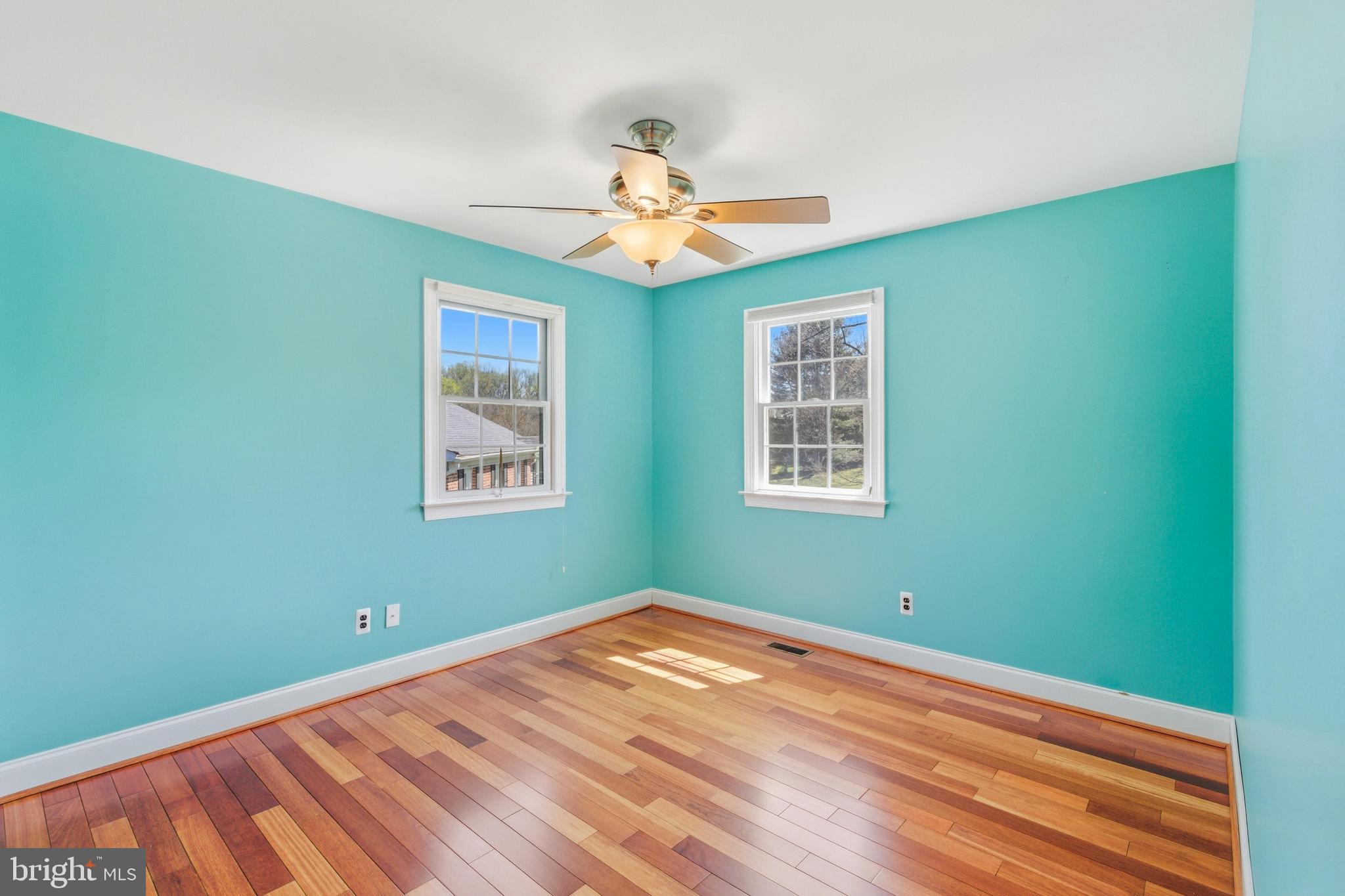 76 COLONIAL CIRCLE