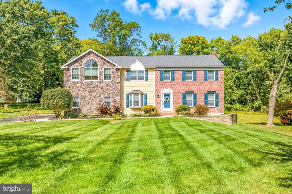 76 COLONIAL CIRCLE