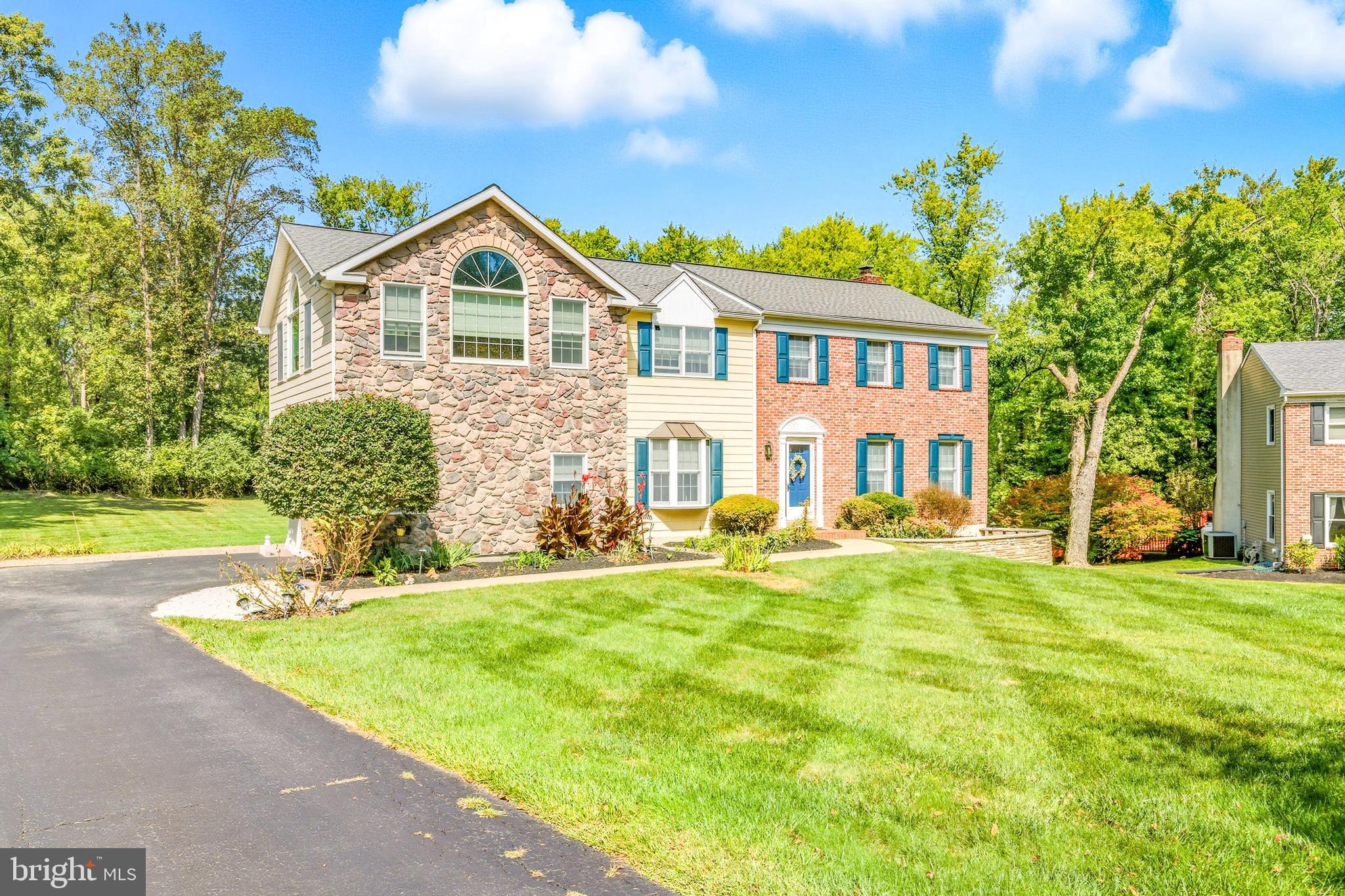 76 COLONIAL CIRCLE