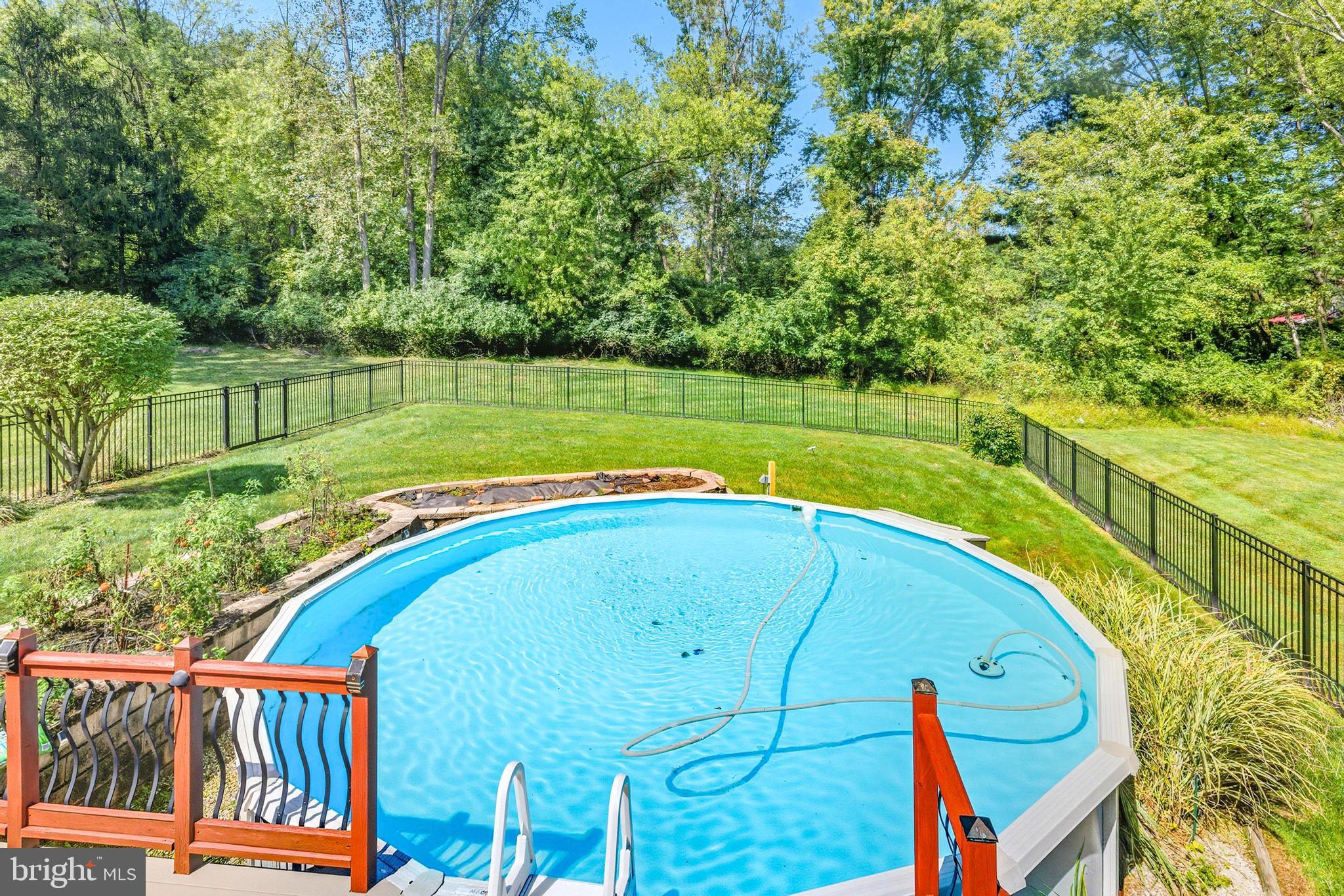 76 COLONIAL CIRCLE