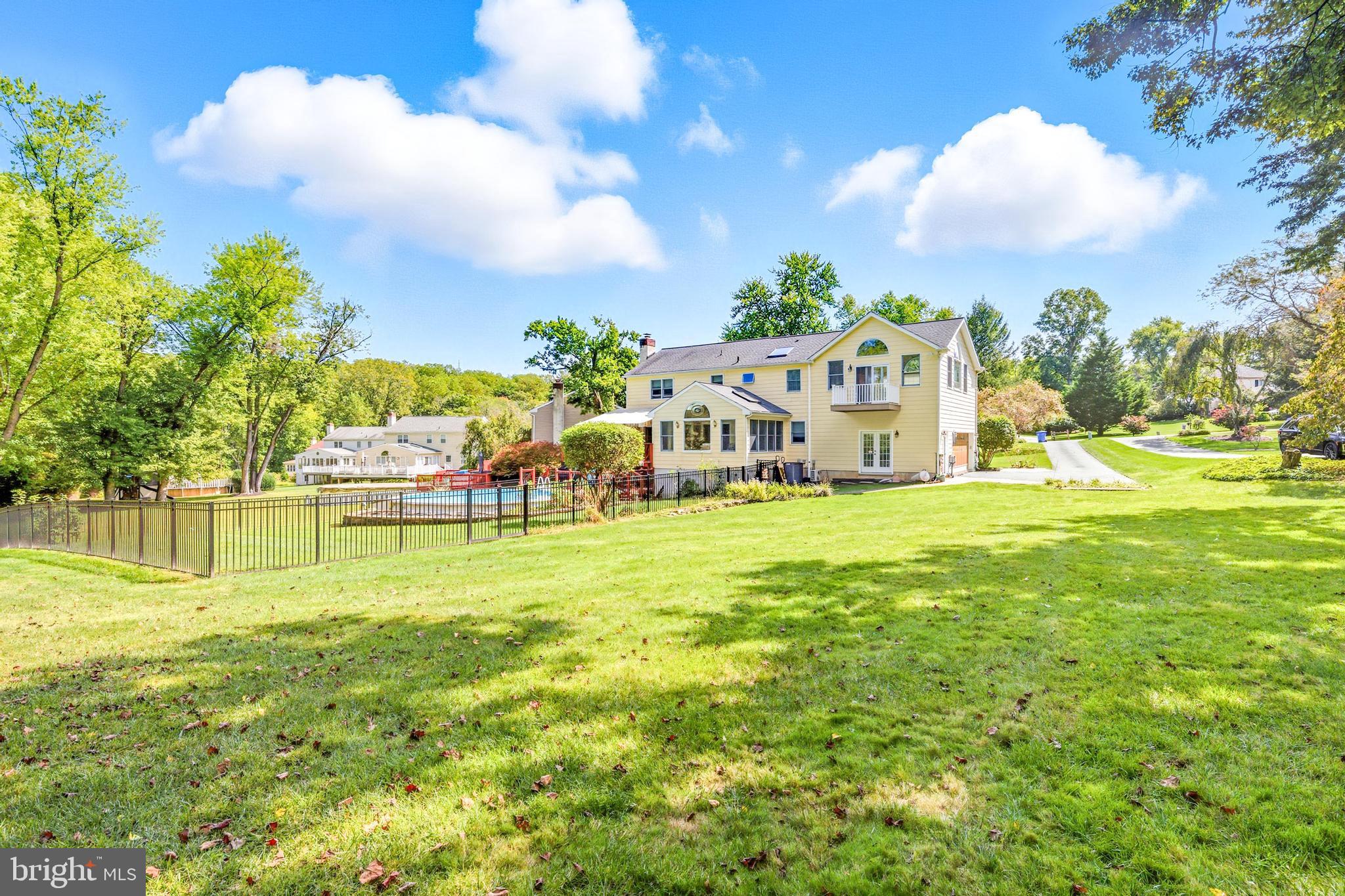 76 COLONIAL CIRCLE