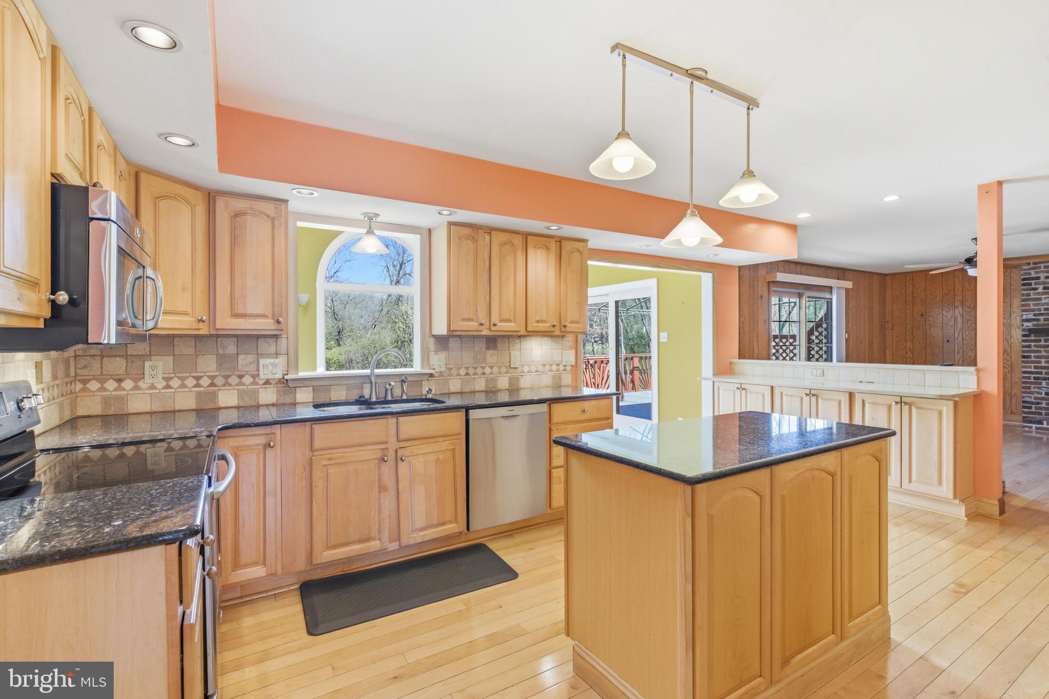 76 COLONIAL CIRCLE