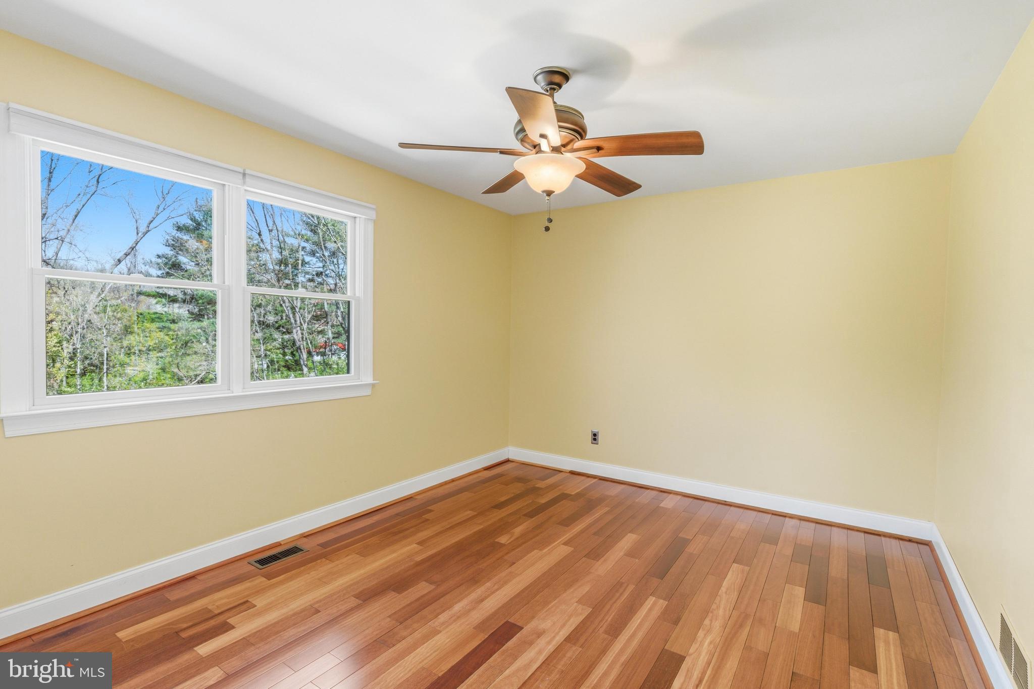 76 COLONIAL CIRCLE