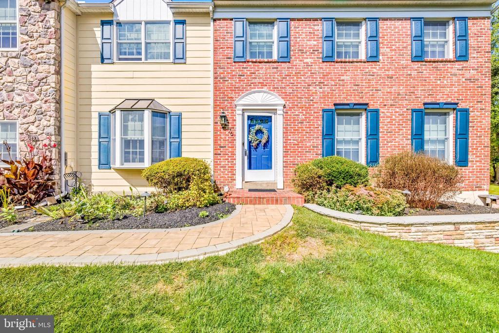 76 COLONIAL CIRCLE