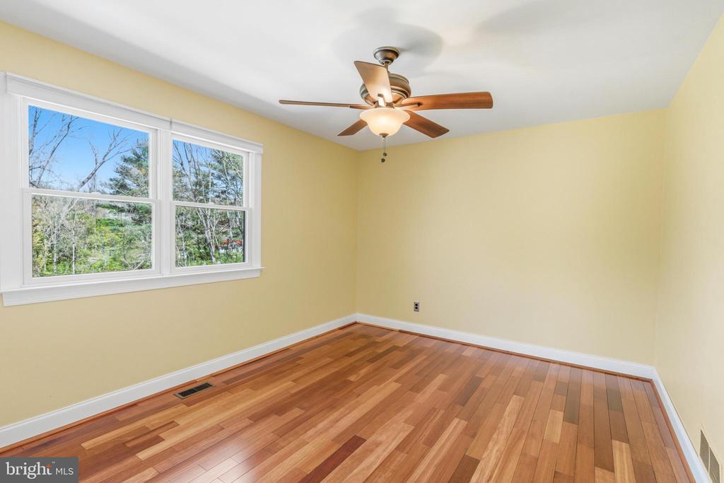 76 COLONIAL CIRCLE