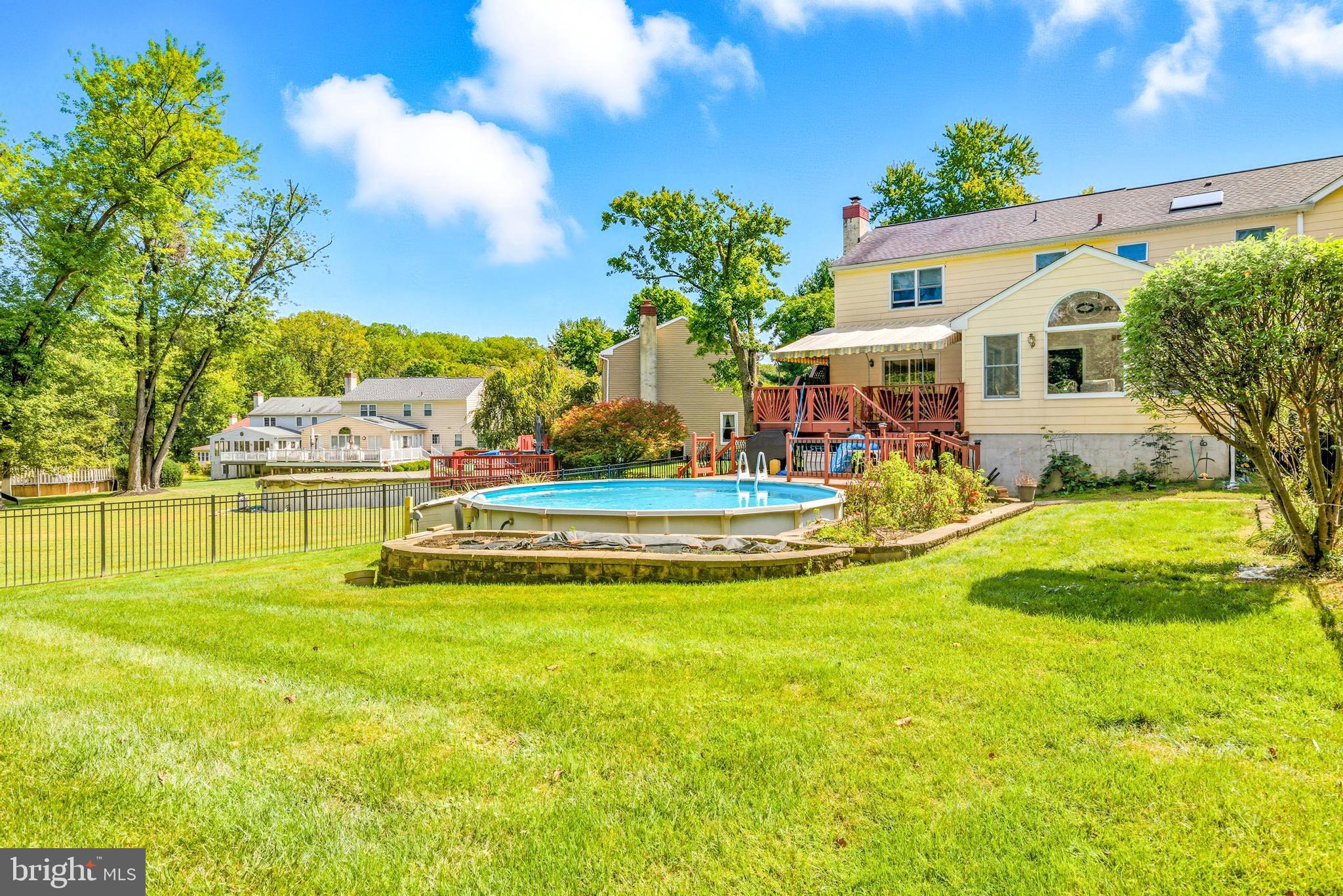 76 COLONIAL CIRCLE