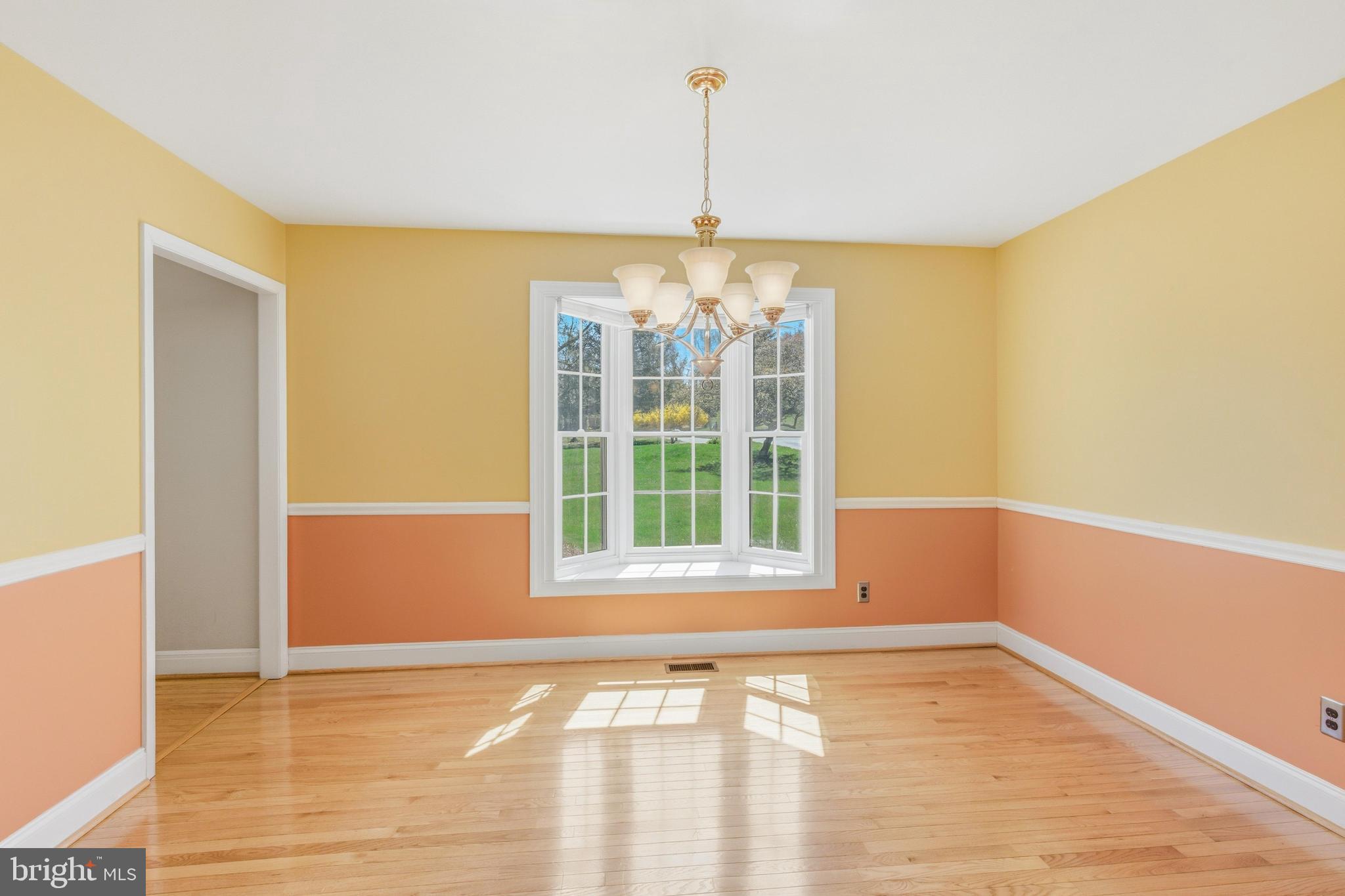 76 COLONIAL CIRCLE