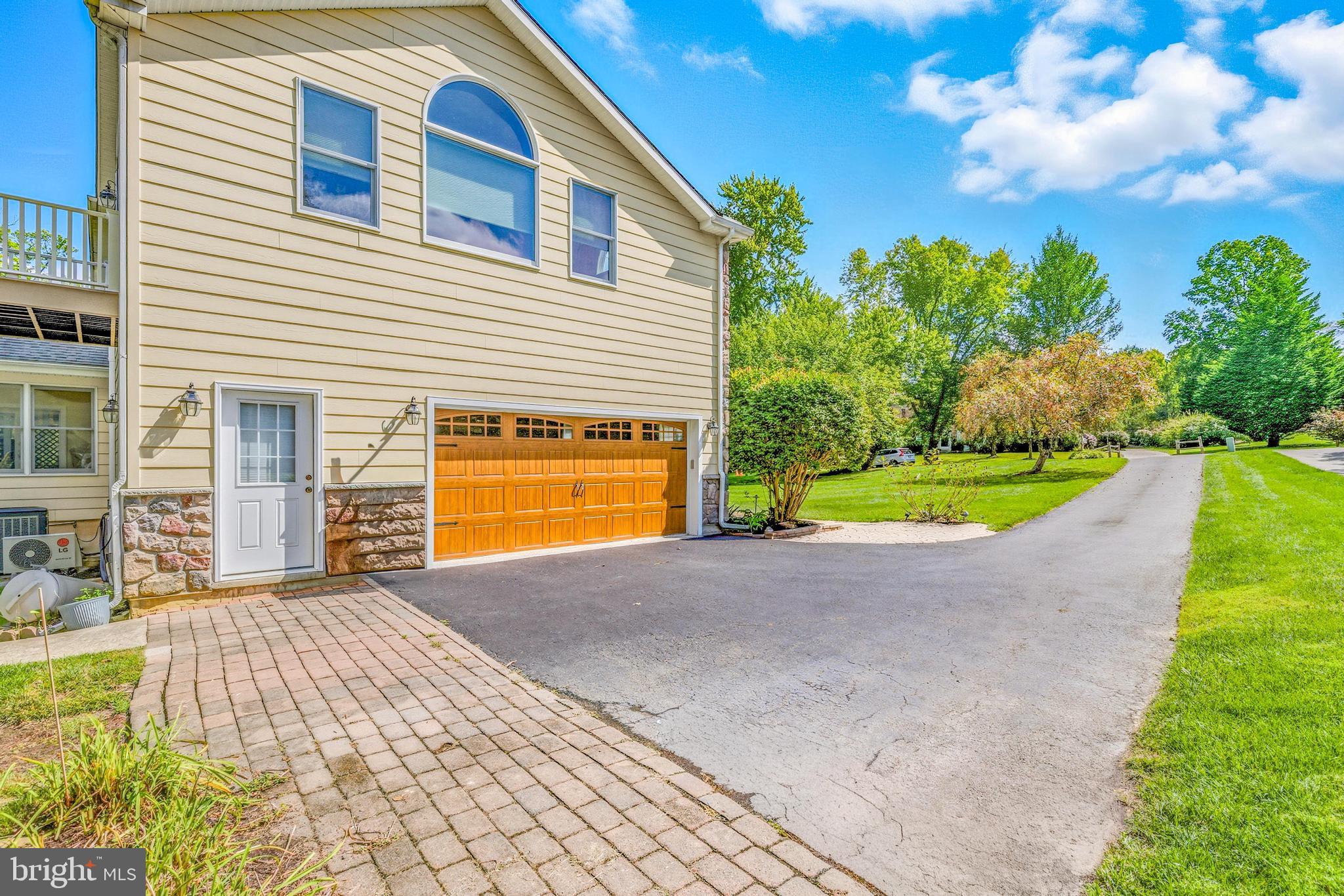 76 COLONIAL CIRCLE
