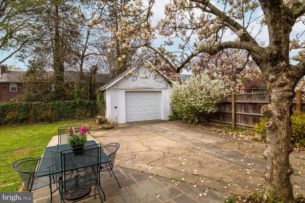 2116 E COUNTY LINE ROAD
