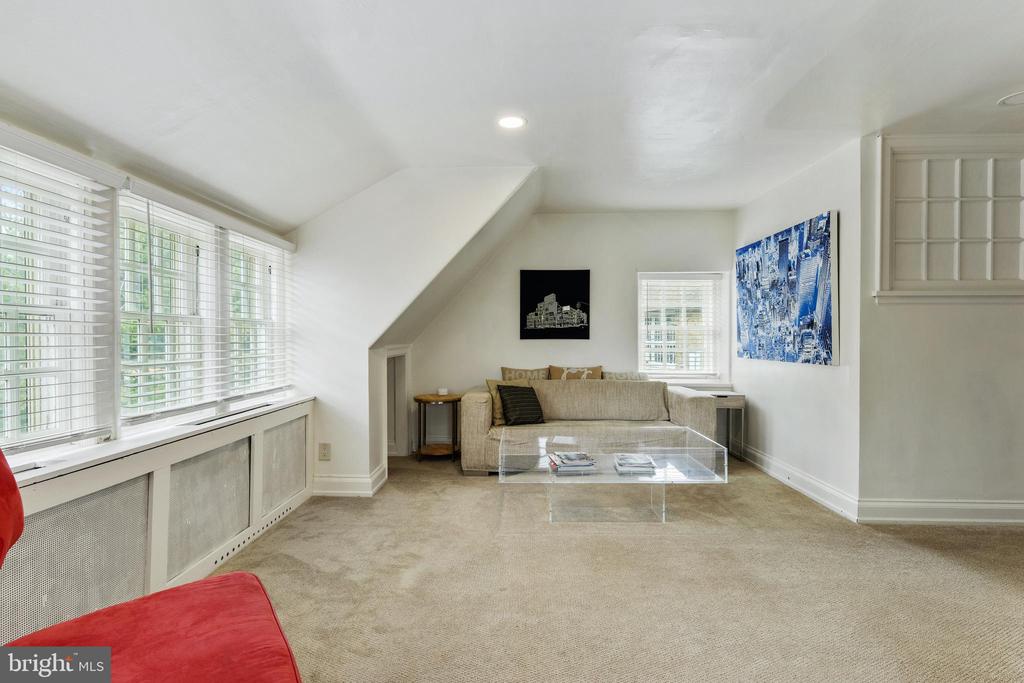 8201 Fenton Rd