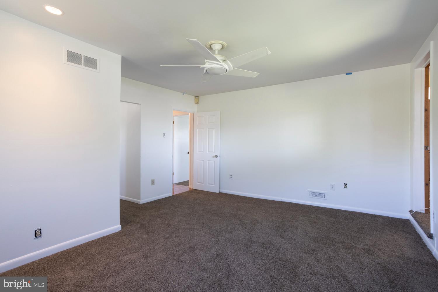 1421 Redwood Ln