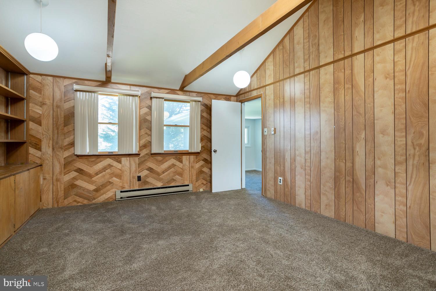 1421 Redwood Ln